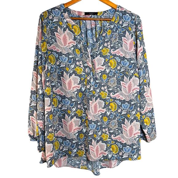 Tahari Tops - Tahari Plus Size V-Neck Blouse Size 1X Gray Floral Georgette Popover Pullover